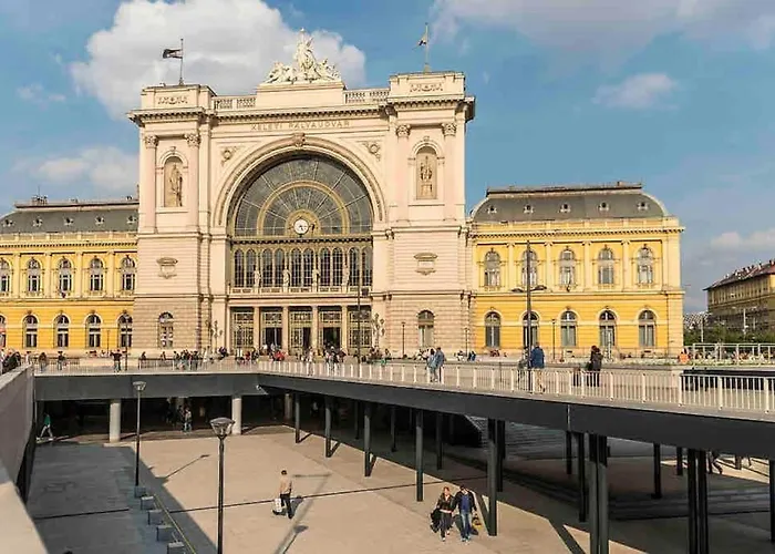Keleti Palyaudvar Train Station-Home